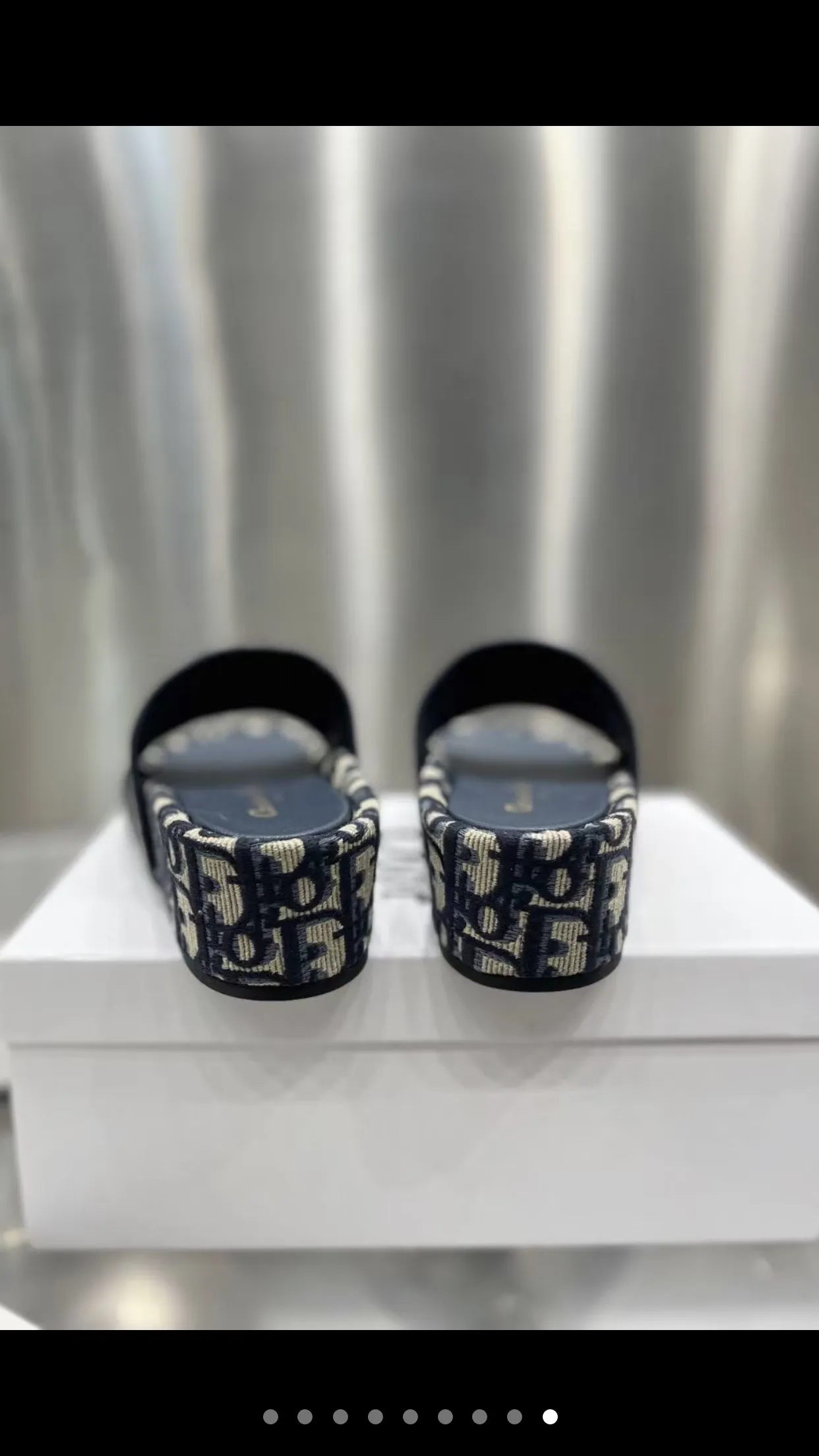 👟👟Ex-factory price 400👟👟 Women's shoes, women's clothing, classic hot-selling models continue to... 🎈Best-selling pair of Dior DIOR wedge-heeled waterproof platform slippers DIORBLIQUE pattern jacquard embroidered prince, 🪡designed with classic logo embroidery craft elements. D’s most popular series in the past two years is really great! Super wow! 😘 Retro literary and fresh style, one of the must-have items in spring and summer 👏 💙Buy genuine products and reproduce them, synchronized with ten colors at the counter 💛High version of three-dimensional jacquard embroidered upper, cowhide lining 💚Original molded custom outsole, non-slip and wear-resistant Heel height: 5Cm, long legs to wear Comes with a full set of exquisite packaging Code number: 34-43 (34, 41, 42, 43 are custom-made and cannot be returned or exchanged)